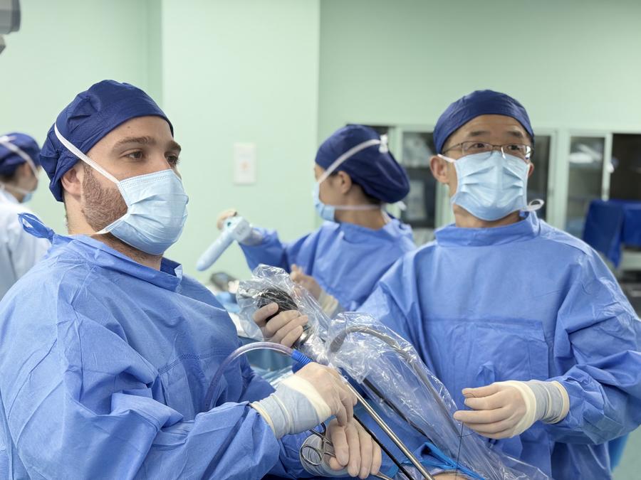 CHINA-SHANGHAI-FRENCH SURGEON-CAREER DEVELOPMENT (CN)