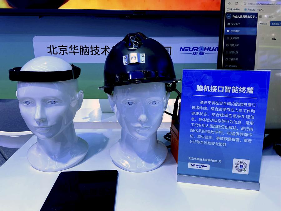 £¨XHDW¡¤Í¼ÎÄ»¥¶¯£©£¨2£©ÈÃ»úÆ÷ÓëÈËÄÔ¡°¶Ô»°¡±£ºÄÔ»ú½Ó¿Ú·¢Õ¹Ó¦ÓÃ½øÈë¡°¿ì³µµÀ¡±