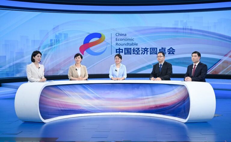 (China Economic Roundtable) Xinhua Headlines: With independent customs operation, Hainan Free Trade Port poised to pioneer China's high-standard opening up