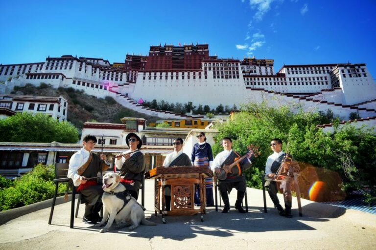 (InXizang)CHINA-XIZANG-VISUALLY IMPAIRED-MUSICIAN (CN)