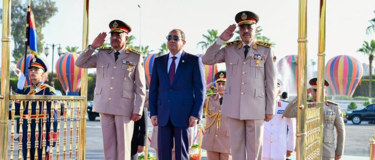 Image Egypte Sisi gerbe de fleurs