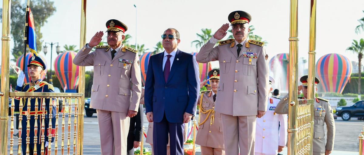 Image Egypte Sisi gerbe de fleurs