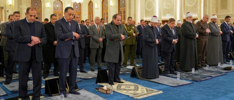 Image Egypte Sisi prière de l'aube