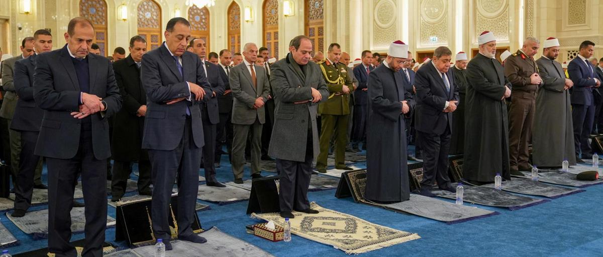 Image Egypte Sisi prière de l'aube