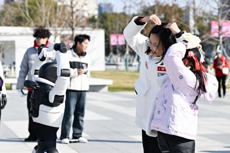Quotidien du peuple court séjour et robots