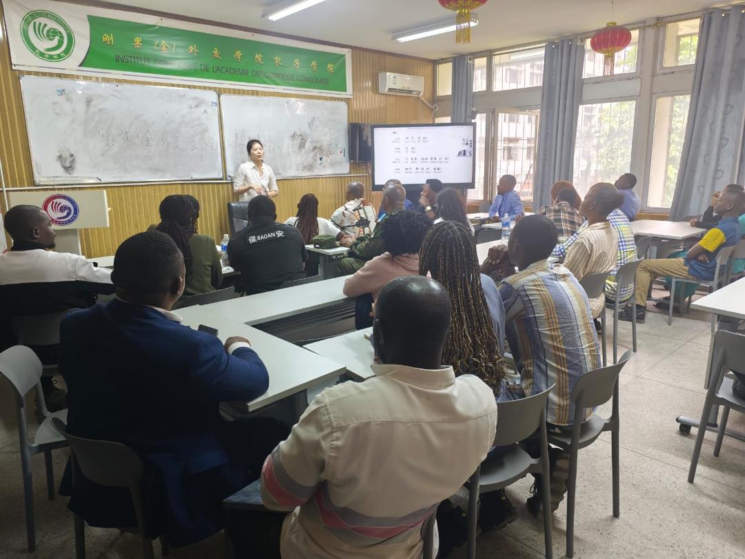 Image professeur et apprenants IC